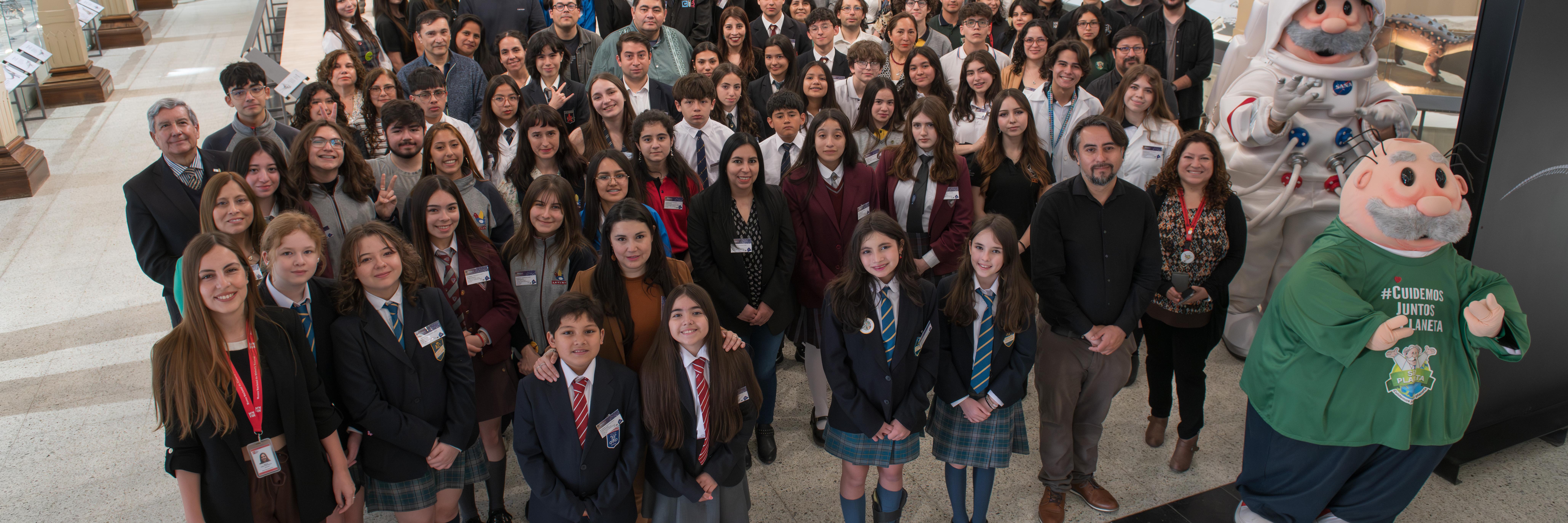 Todos los participantes de la 54° Feria Científica Nacional Juvenil del MNHN.