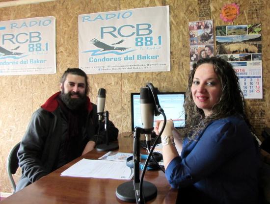 Entrevista en Radio Cóndores del Baker 88.1. Programa conducido por Ada Figueroa Gallardo, comunicadora y concejal de la comuna.