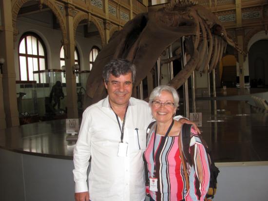 Dalton Amorim y Vera Silva, en el Salón Central del MNHN.