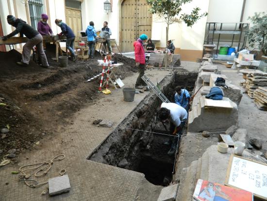 Lentamente, la excavación avanza.